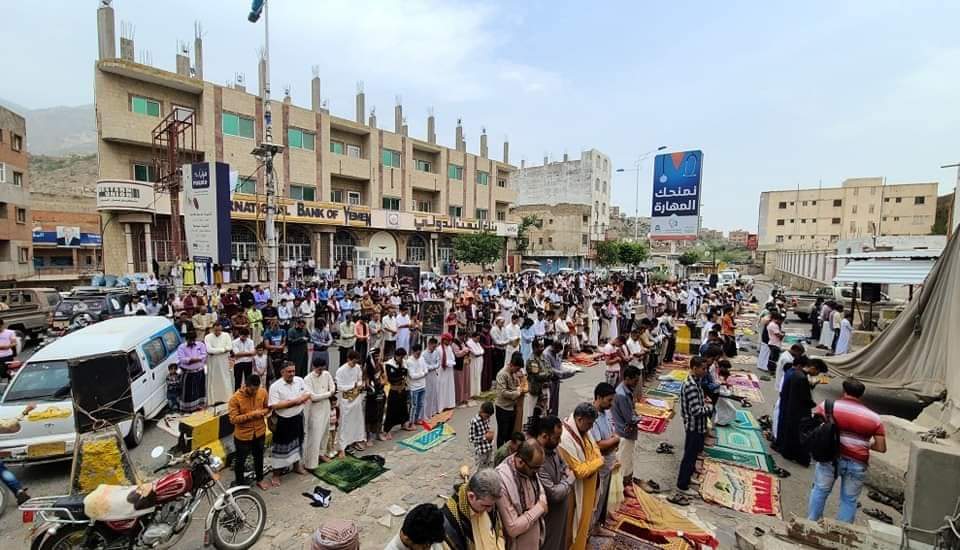 الاحتجاجات الشعبية تتواصل لليوم الثاني في تعز