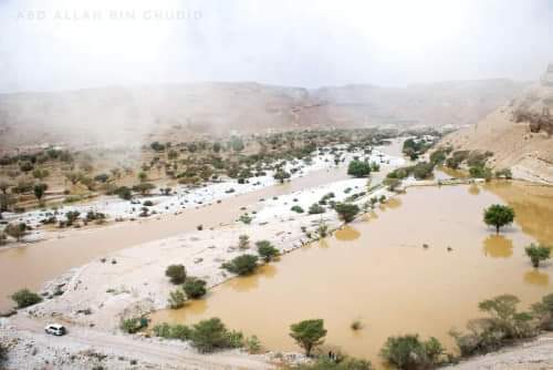 شبوة.. تحاصرها السيول جراء الامطار الغزيرة.. ووفاة ٧ اشخاص