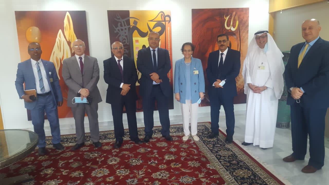 وزير التخطيط اليمني في لقاء مع المدير العام للمعهد العربي للتخطيط في الكويت
