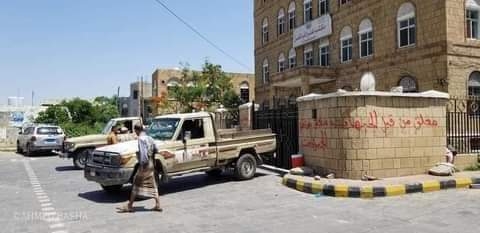 فوضت مليشياتها بالاشراف على المكاتب الحكومية .. جماعة الإخوان تعلن الانقلاب بتعز