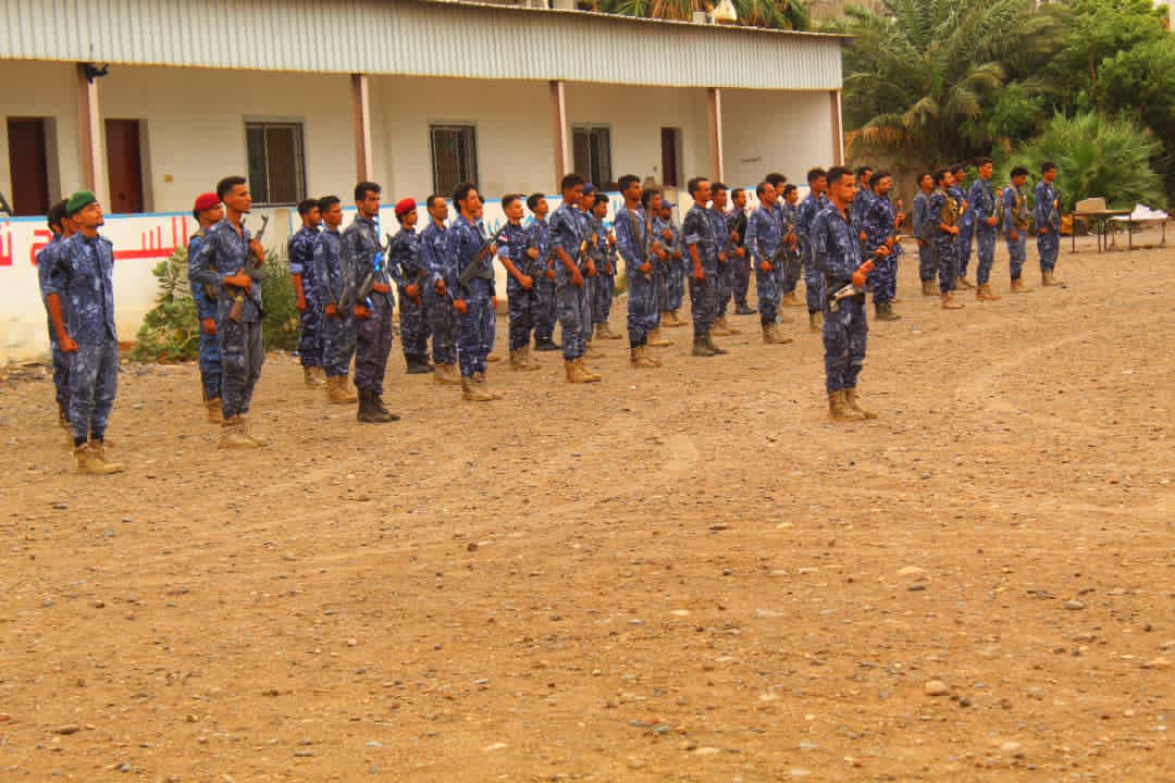 قوات شرطة الدوريات وأمن الطرق في عدن تقيم عرض عسكري