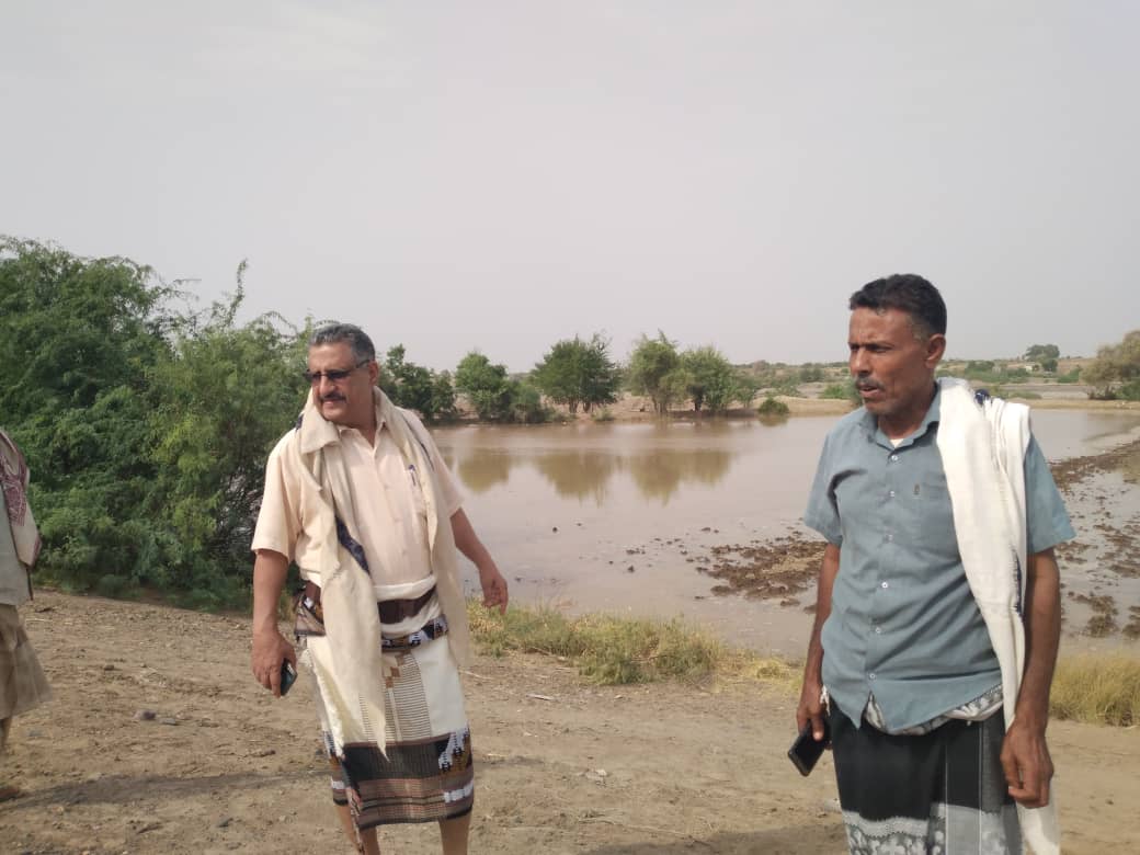 وكيل وزارة الزراعة والري بلحج يتفقد عددا من الاعبار زراعية بمديرية تبن 