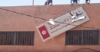 حرق مكاتب حزب النهضة في عدد من المدن التونسية