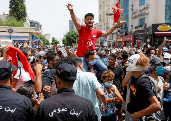 هل تنحاز لندن إلى الشعب التونسي وتتخلى عن دعم الإسلام السياسي؟