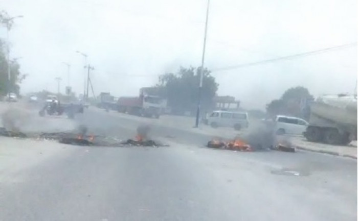 احتجاجات وقطع طرقات عامة في زنجبار