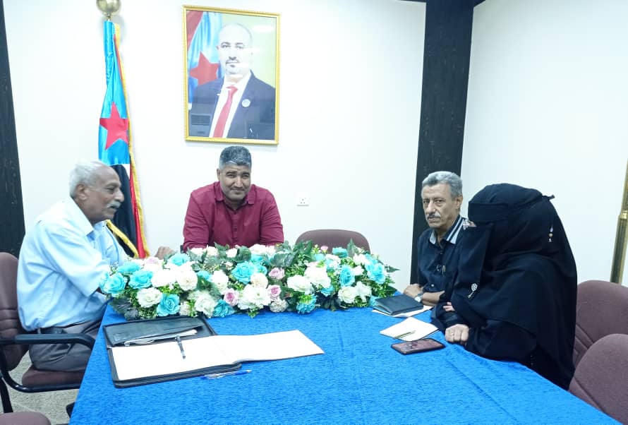 عدن : لقاء لمناقشة اوضاع ومطالب المتقاعدين المدنيين