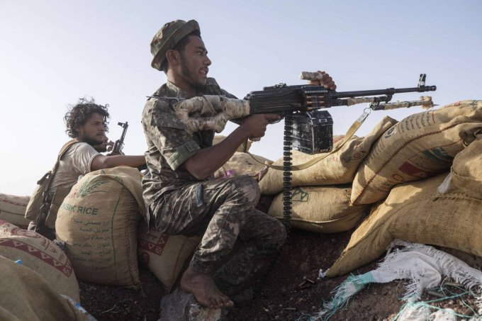 نُذُر صراع جانبي يهدّد صمود القوات اليمنية في وجه الحملة الحوثية على مأرب