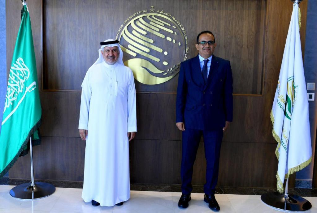 وزير الصحة يزور مركز الملك سلمان للإغاثة والأعمال الإنسانية