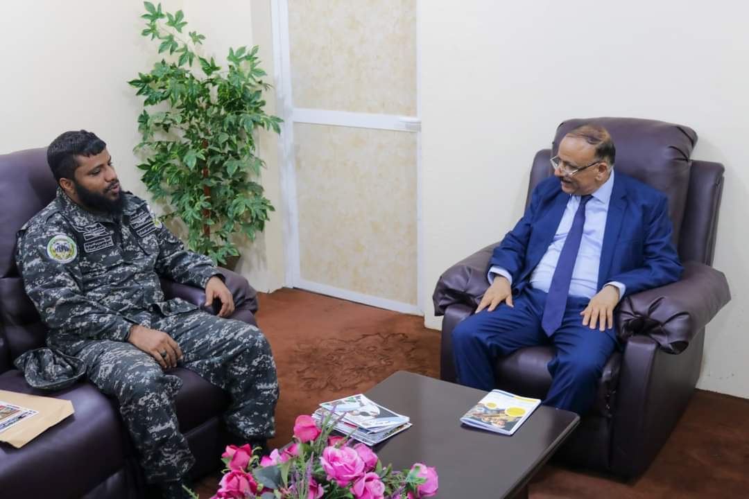 لقاء تنسيقي بين وزير النقل وقائد قوات حماية المنشآت الحكومية في عدن