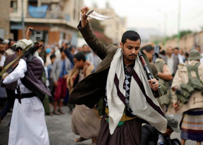الحوثيون يواجهون كورونا بالإنكار