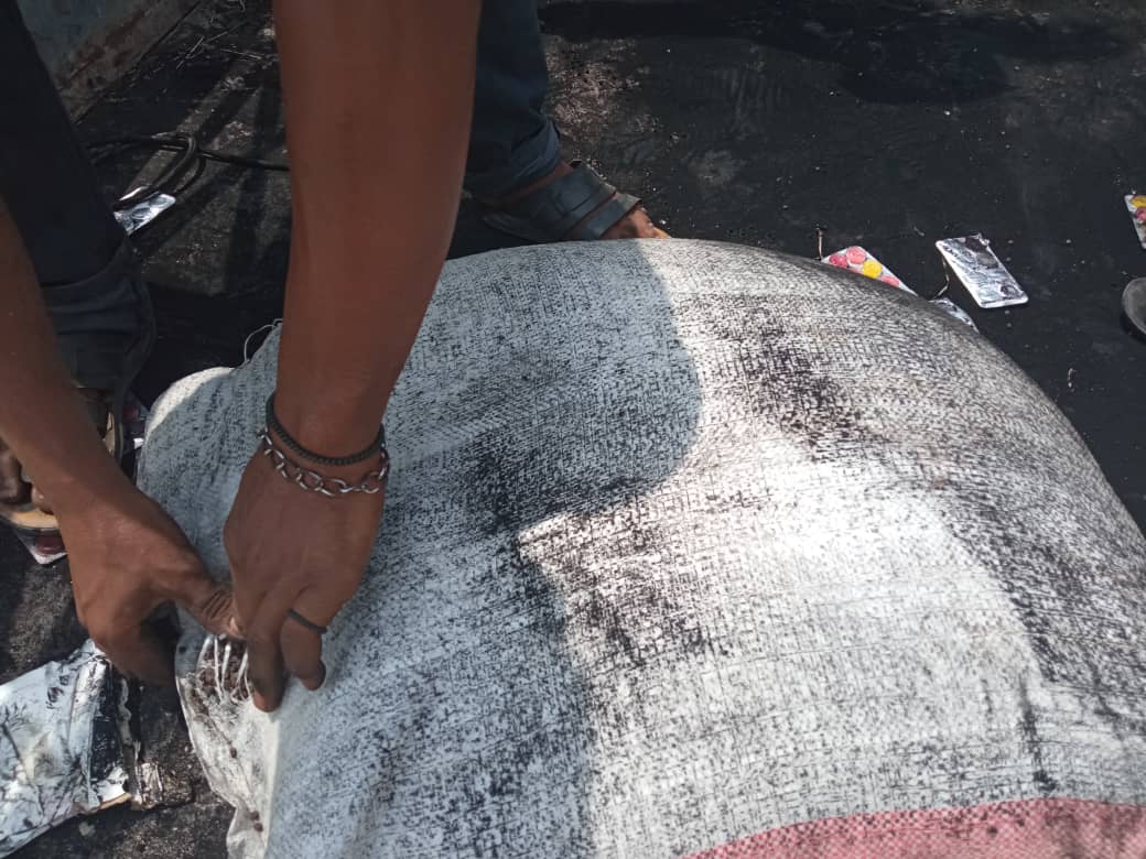 عدن : اتلاف منتجات تستخدم في الغش وأخرى تهدد صحة وسلامة المستهلك 