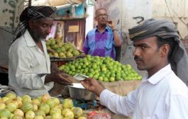 تدهور معيشة اليمنيين يتسارع مع اشتداد حرب العملة