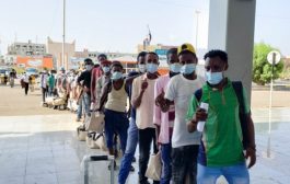 إجلاء 115 مهاجرًا إثيوبيًا من مطار عدن إلى بلدهم