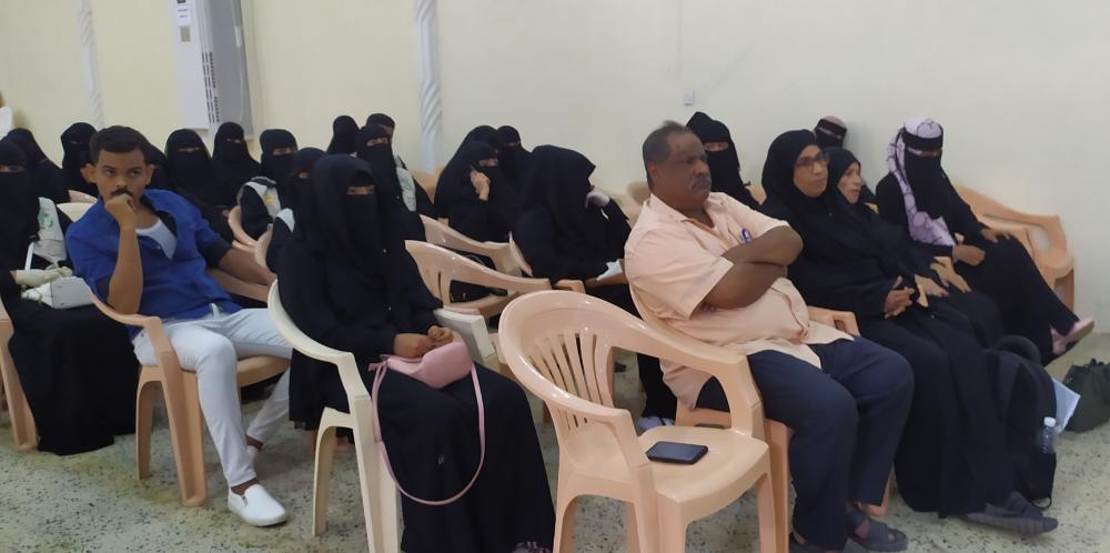 اتحاد نساء لحج يوزع المشاريع الصغيرة للمستفيدات بالمحافظة