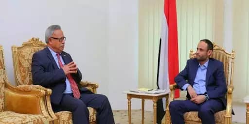 للهروب من مأزق صرف المرتبات .. المشاط وبن حبتور يعترفون بشرعية الرئيس هادي