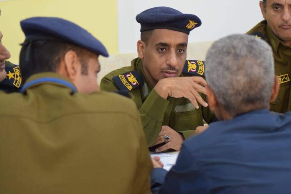 تعز .. استقالة مدير قسم شرطة بعد محاصرة منزله من قبل قوات أمنية وعسكرية