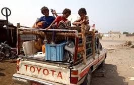 موجة نزوح لأسر جراء القصف الحوثي على مديرية التحتيا 