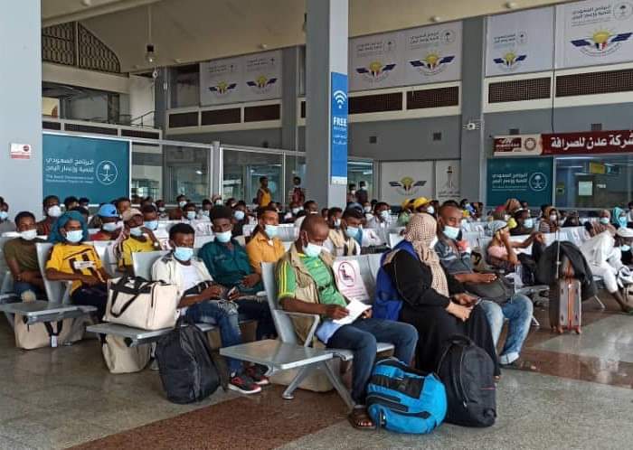 نقل ١٢٩ مهاجر اثيوبيا من عدن وانتظار ٥ الف مهاجر فرصتهم للعودة