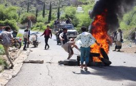 امتداد رقعة التظاهرات في تعز ..ومسلحين بلباس مدني يطلقون النار على المحتجين 