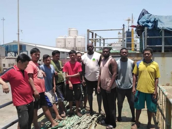 بعد عام من احتجازهم بتهمة الصيد غير الشرعي اليمن يطلق سراح 32 بحارا أجنبيا
