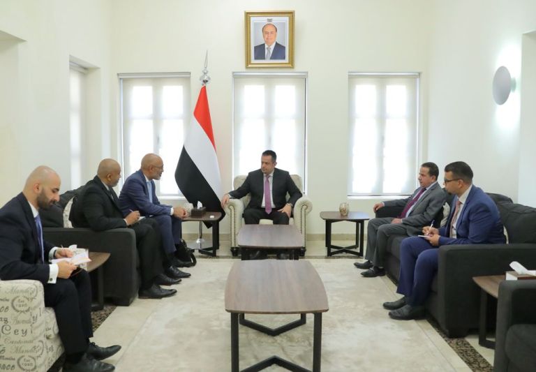 رئيس الحكومة : هجوم الحوثي على ميناء المخا امتداد لتدميرها الممنهج للبنية التحتية