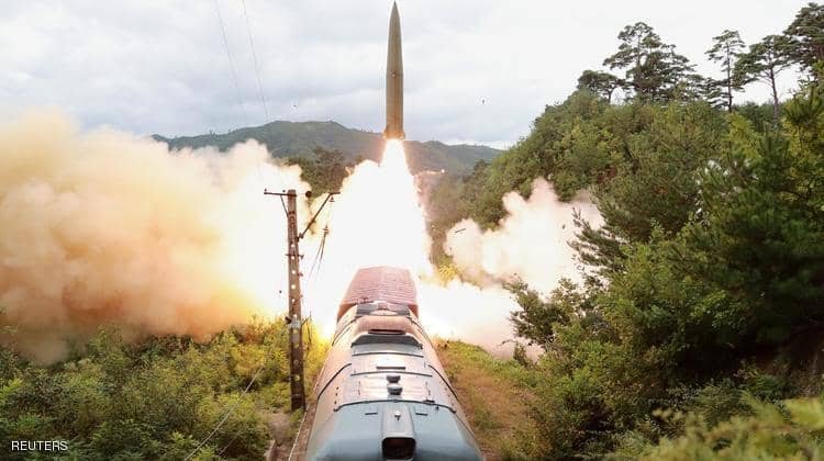 كوريا الشمالية تطلق صواريخ بالستية من قطار متنقل 