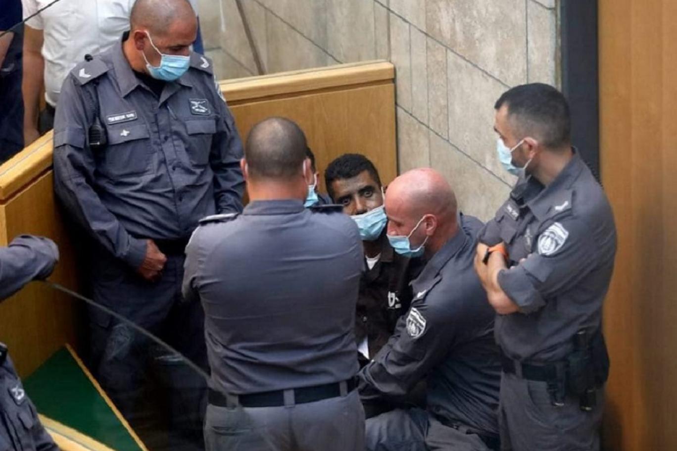الزبيدي سيرة فلسطيني عابر بين السجون والمسارح والعمل المسلح