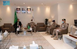 لدعم عودة الحكومة .. رئيس الوزراء يزور مقر عمليات التحالف في الرياض