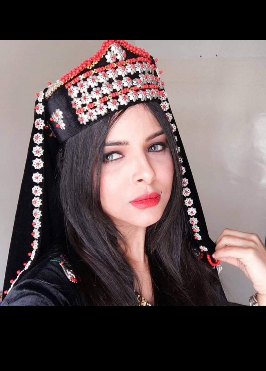 الفنانة سالي حماده تحذر من انتحال اسمها