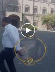 برلماني يمني يرقص وحيدا أمام البرلمان في صنعاء بمناسبة ٢٦ سبتمبر 