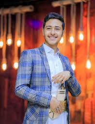 فنان يمني يغادر البلاد بعد تعرضه لاعتداء ويترك رسالة مؤثرة