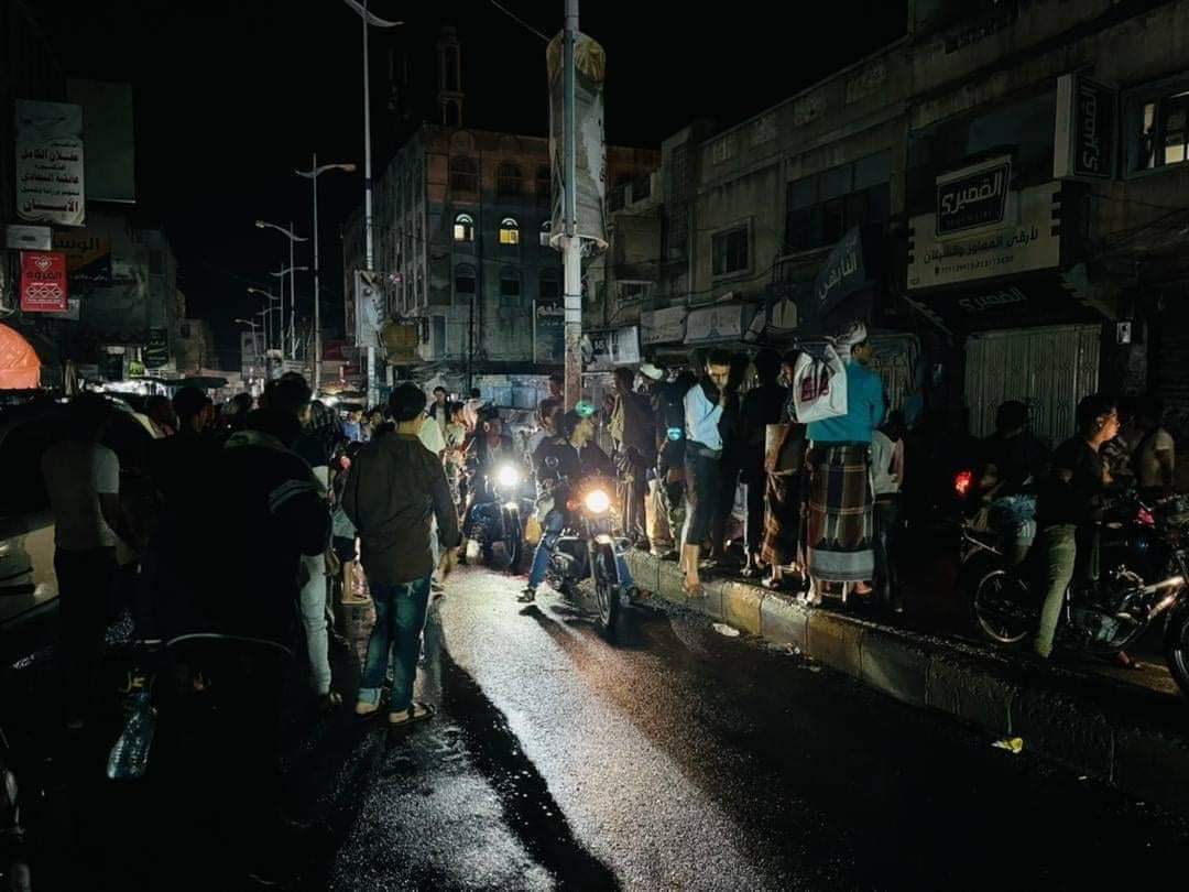 تعز : مسلحون يرتكبون جريمة قتل بشارع التحرير في تعز