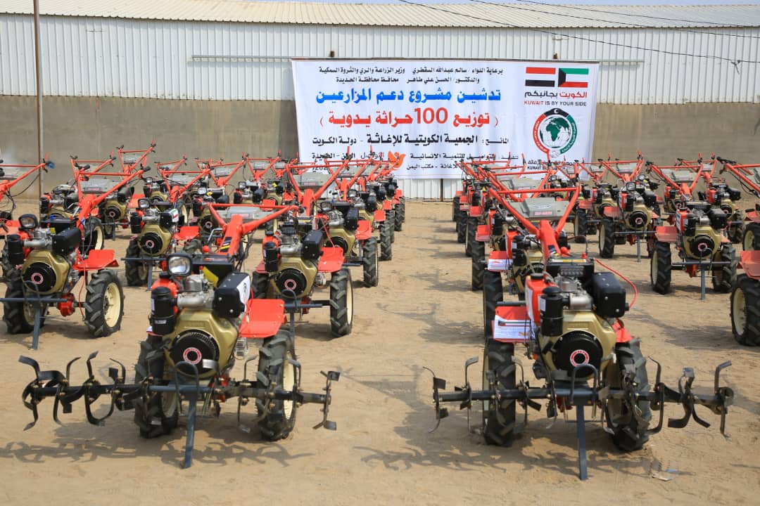 بدعم من دولة الكويت : تدشين توزيع 100 حراثة يدوية للمزارعين بالحديدة
