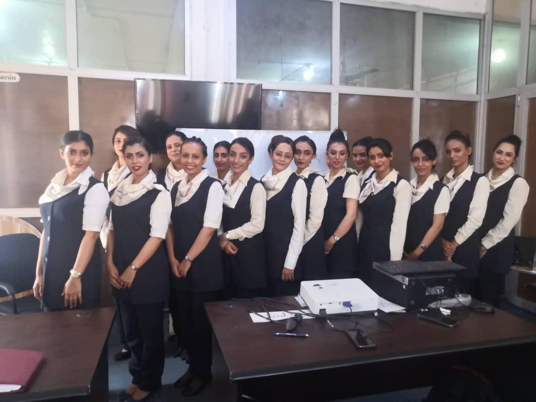 اليمنية تحتفل بتخرج دفعة من طاقم المضيفات