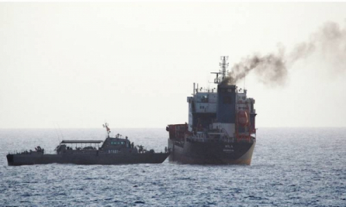 اليمن ترد على مزاعم ايران بشأن اعتراض سفينة نفط في خليج عدن