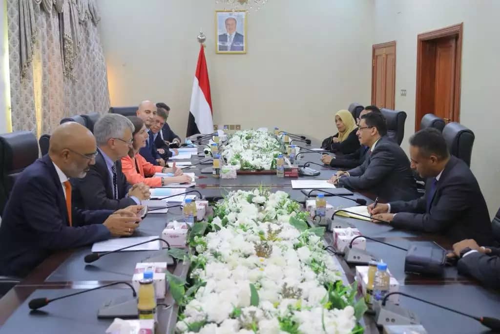 بن مبارك يلتقي سفراء فرنسا وهولندا وألمانيا في عدن