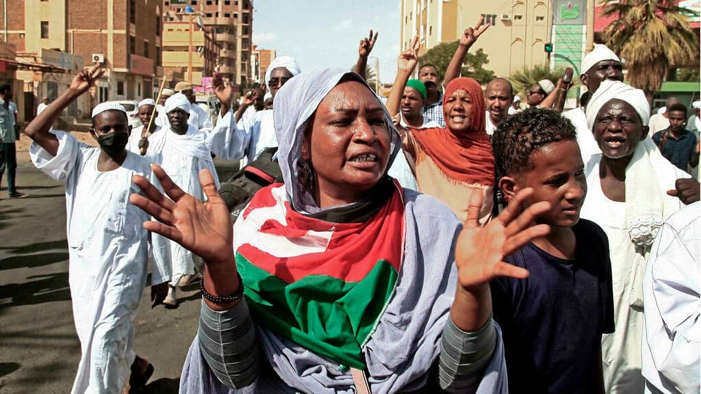 السودان: مقتل متظاهرين اثنين في مظاهرات حاشدة ضد الانقلاب