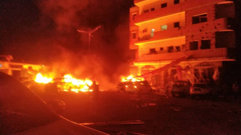 بينهم نساء واطفال .. 10 قتلى وعدد من الجرحى ضحايا الانفجار في محيط مطار عدن الدولي