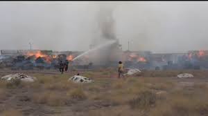 شاهد بالفيديو : قصف حوثي يتسبب بحريق في مجمع إخوان ثابت التجاري والصناعي
