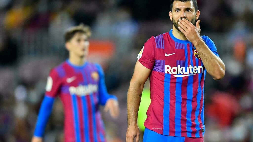 برشلونة يفقد خدمات مهاجمه الأرجنتيني سيرخيو أغويرو لثلاثة أشهر