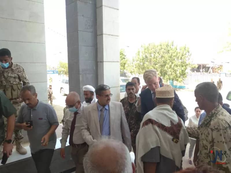 المبعوث الأممي إلى اليمن يتعهد بالعمل على وقف الحرب