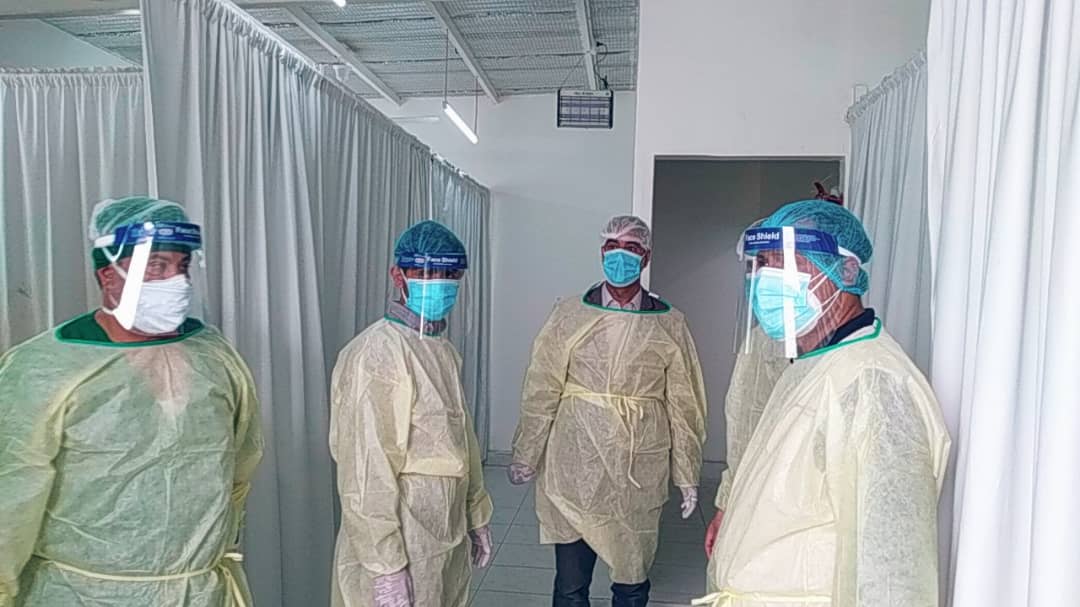 وكيل وزارة الصحة لقطاع الطب العلاجي يزور مستشفى إبن خلدون بلحج