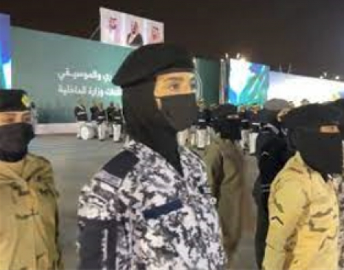 استعراض عسكري للمجندات السعوديات يُشعل المواقع.. شاهدوا الفيديو
