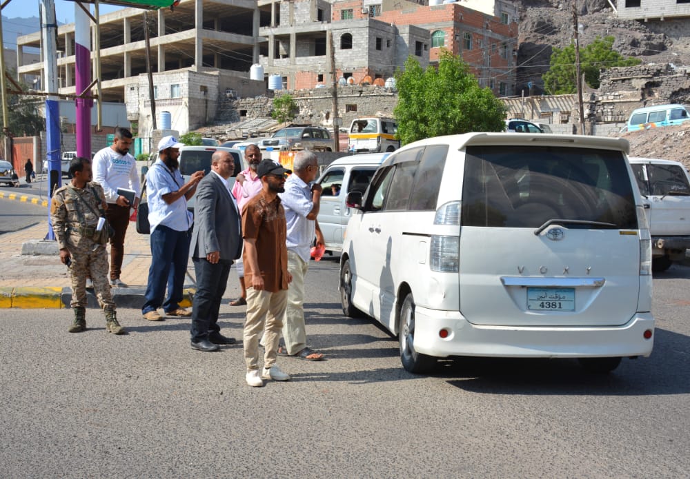 تدشين عملية تحسين خطوط السير ونظام فرزات النقل في صيرة عدن