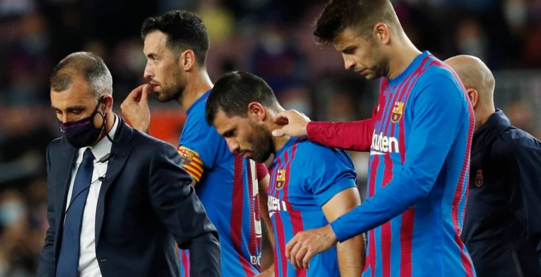 أول تعليق لبرشلونة على أنباء اعتزال أغويرو