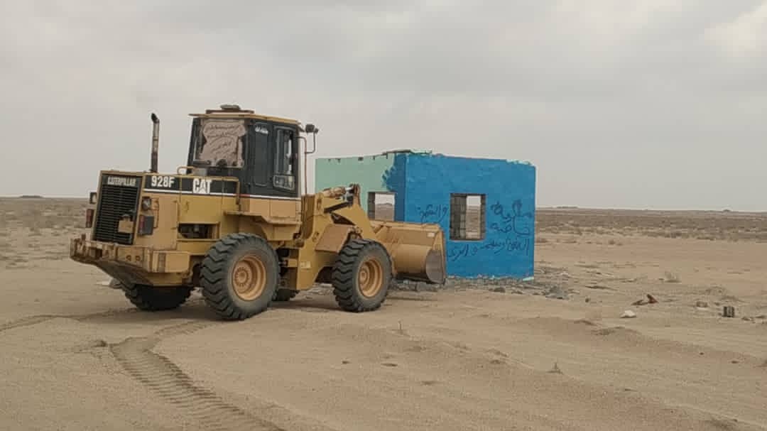 مدير عام البريقة : يحذر الباسطين على أراضي الدولة