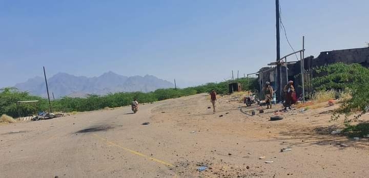 وسط إنهيار المليشيات الحوثية في جبل راس .. لقوات المشتركة تتوغل في طريق العُدين