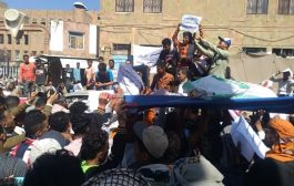 تكتل مدني يحمل الحكومة والتحالف مسؤولية انهيار الريال اليمني