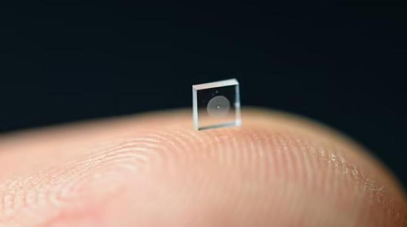 باحثون يطورون كاميرا مجهرية بحجم حبة الملح