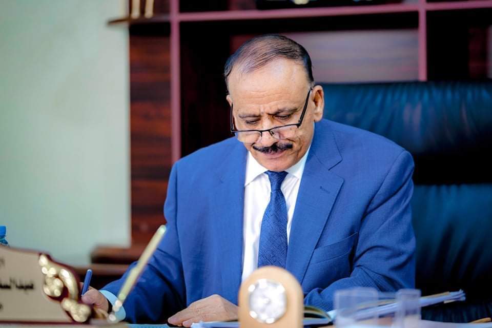 وزير النقل يصدر عدة قرارات منها تكليف قائما بأعمال مدير عام مطار عدن الدولي